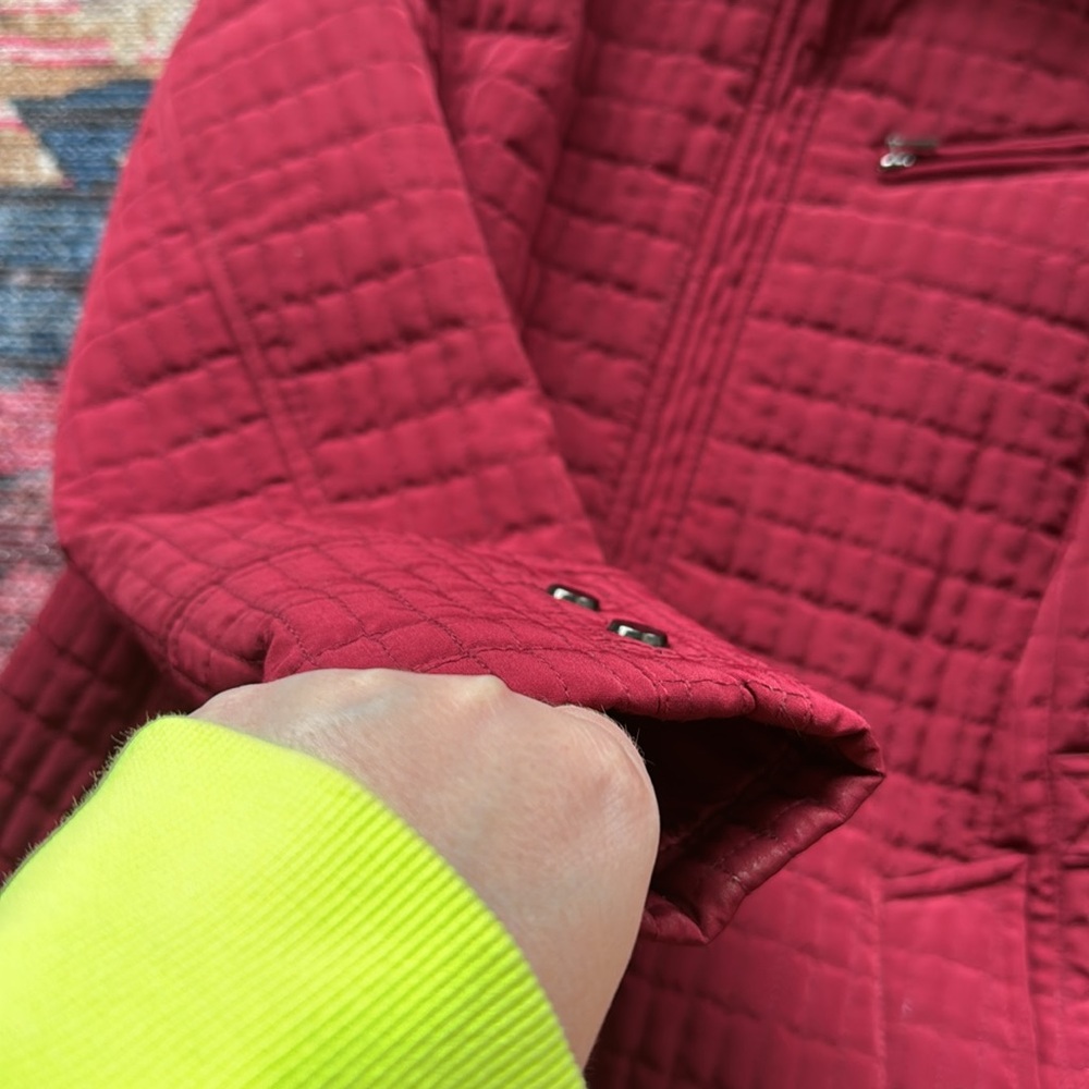 PORTRAIT - maroon jacket - Picture 5 of 7